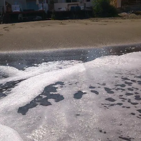Seafront Family Beachouse In Cyprus Near Polis Case de vacanță