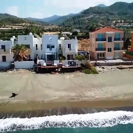 Seafront Family Beachouse In Cyprus Near Polis Hébergement de vacances Kato Yialia