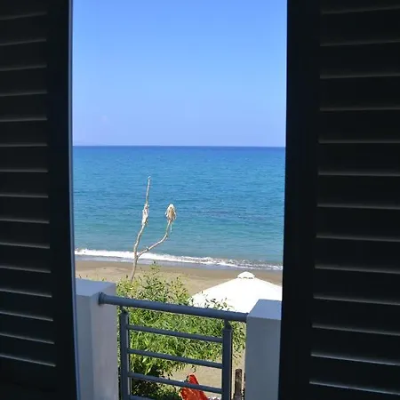 Case de vacanță Seafront Family Beachouse In Cyprus Near Polis Kato Yialia