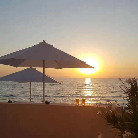 Seafront Family Beachouse In Cyprus Near Polis Hébergement de vacances *