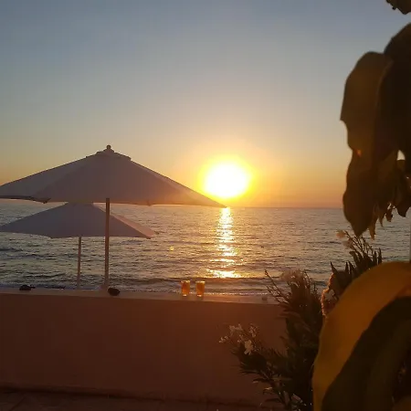 Case de vacanță Seafront Family Beachouse In Cyprus Near Polis Kato Yialia