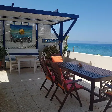 Case de vacanță Seafront Family Beachouse In Cyprus Near Polis